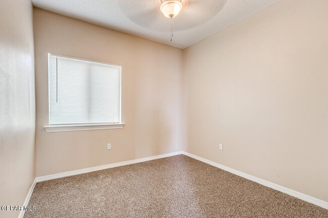 Building Photo - 228 Flor Scabiosa Dr