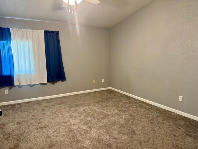 Building Photo - 3 Bedroom 2 Bathroom home at end of Cul-De-Sac