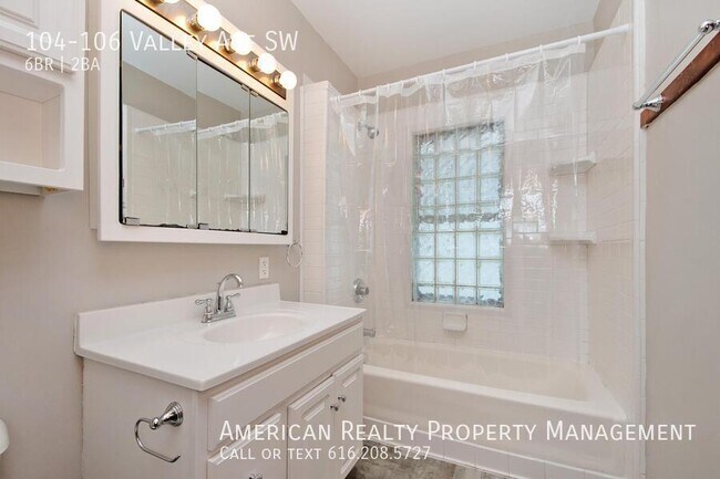 Building Photo - 104-106 Valley Ave SW-