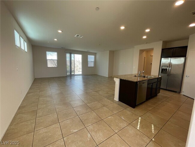 Building Photo - 2124 Del Aqua Ave