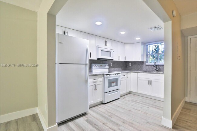 Building Photo - 10 NW 87th Ave