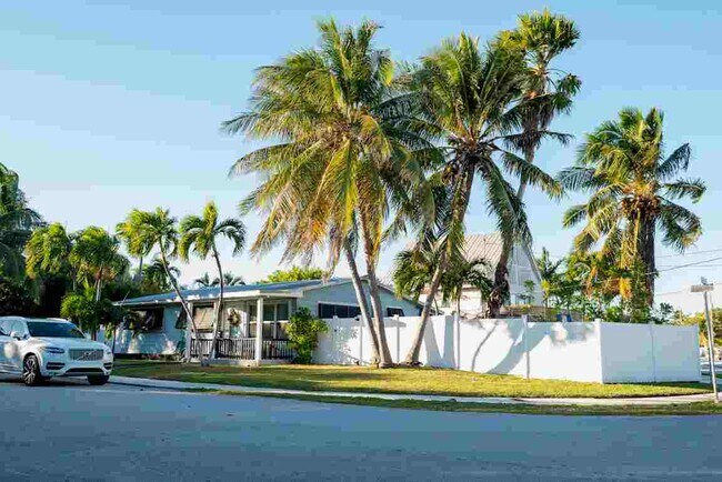 Primary Photo - 2929 Airport Blvd