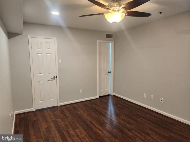 Building Photo - 1504 Lincoln Way