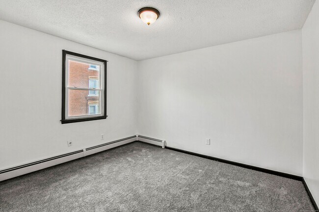 Building Photo - 220 Lasalle St