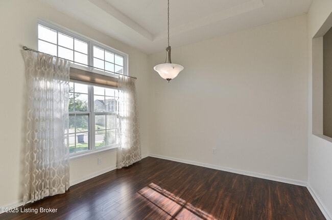 Building Photo - 220 Rockcrest Way