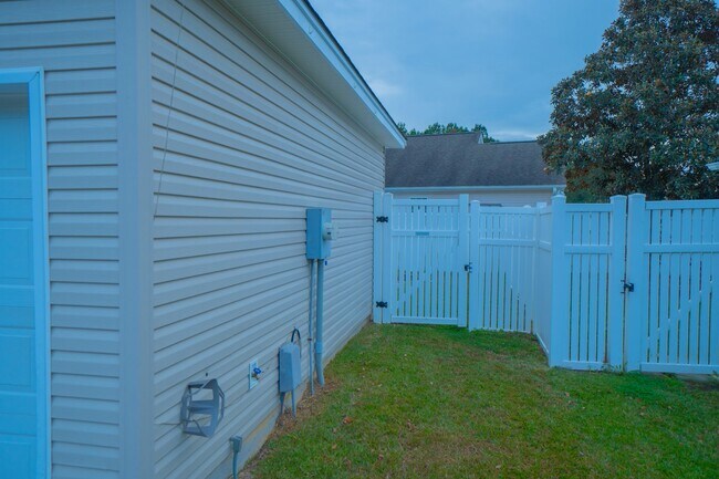 Building Photo - 156 Marsh Rabbit Dr