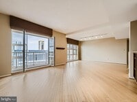 Building Photo - 250 S President St