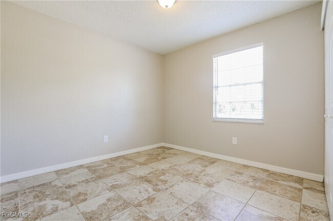 Building Photo - 22225 Seaton Ave