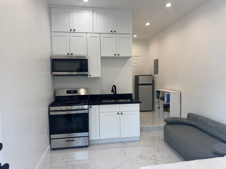 Building Photo - 4525 Dunsmore Ave