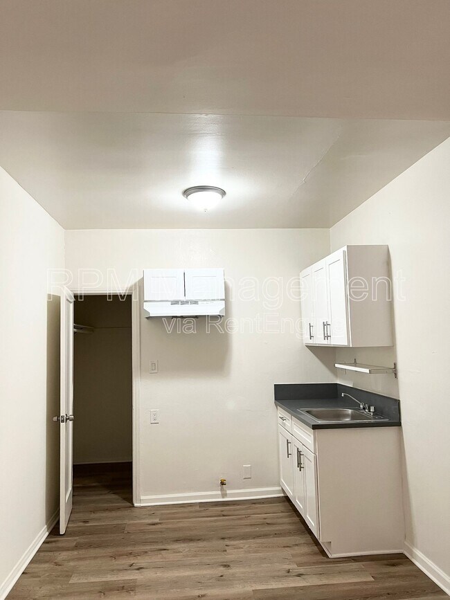 Building Photo - 619 Normandie Ave