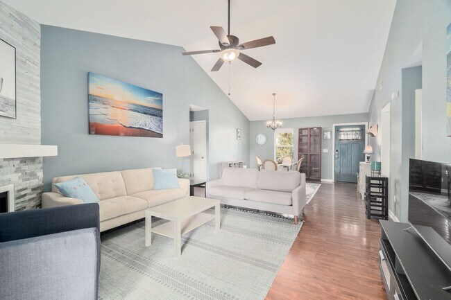 Building Photo - Modern Comfort and Convenience in Citadel ...