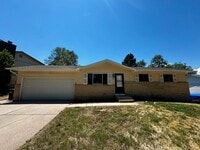 Building Photo - 4 Bedroom home in Village Seven