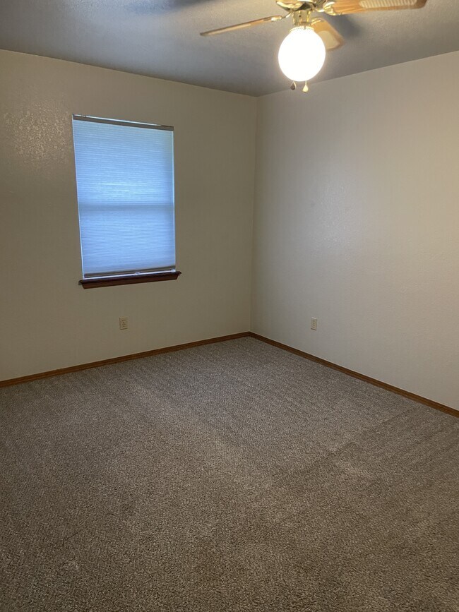Building Photo - 110 N Baumann Ave