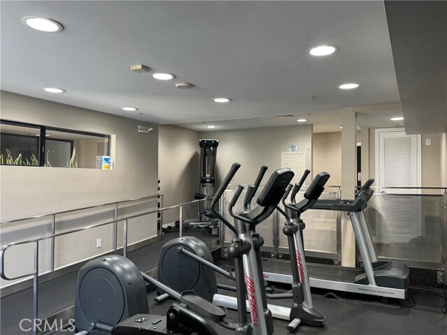 Building Photo - 7320 Hawthorn Ave