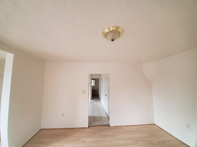 Building Photo - 1 Br Apartment on 28th St.