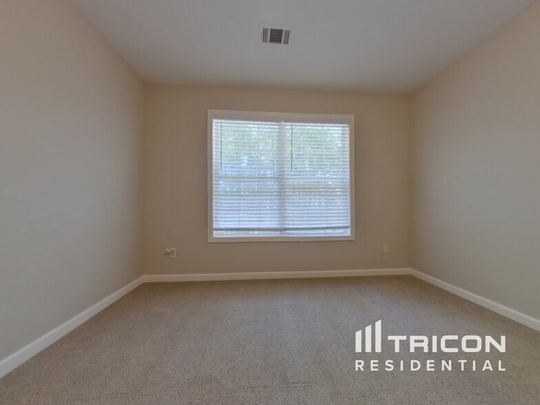 Building Photo - 359 Oakhaven Way