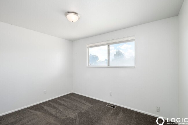 Building Photo - 266 N 300 W