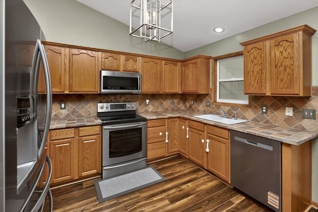 Building Photo - BEAUTIFUL 4-SEASONS ROOM!! 4 Bedroom, 3 Bathroom Home in Waukee!