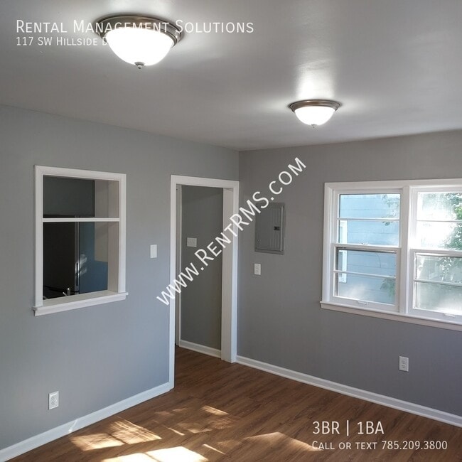 Building Photo - 117 SW Hillside Dr