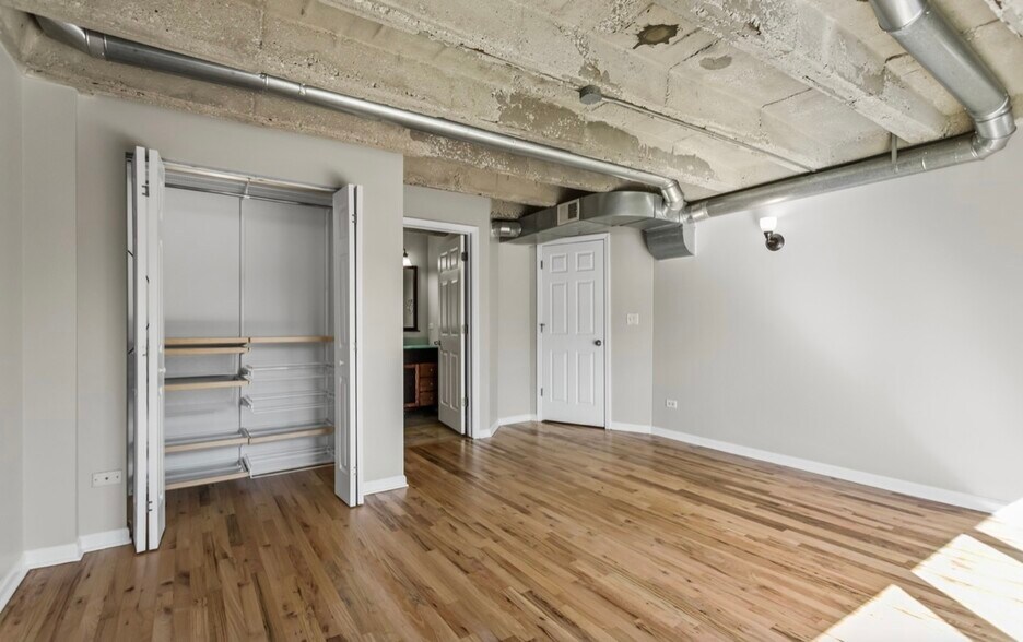 Building Photo - 809 E 40th St