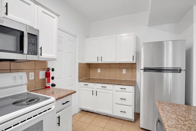 Building Photo - 6933 Liverpool St