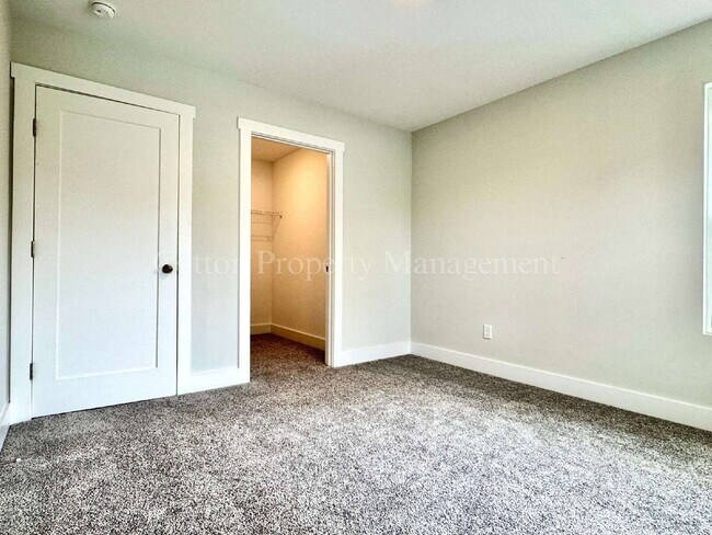 Building Photo - 2852 Worth Dr