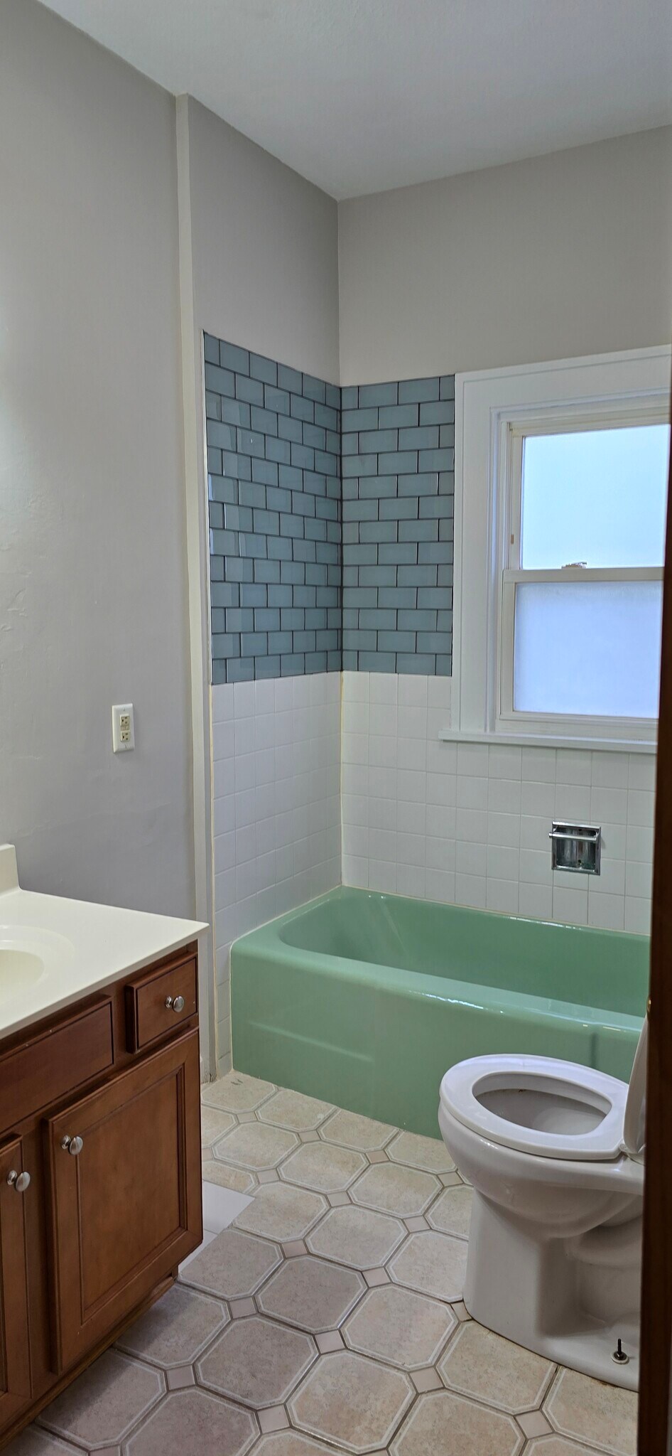 Building Photo - 1420 Thompson Ave