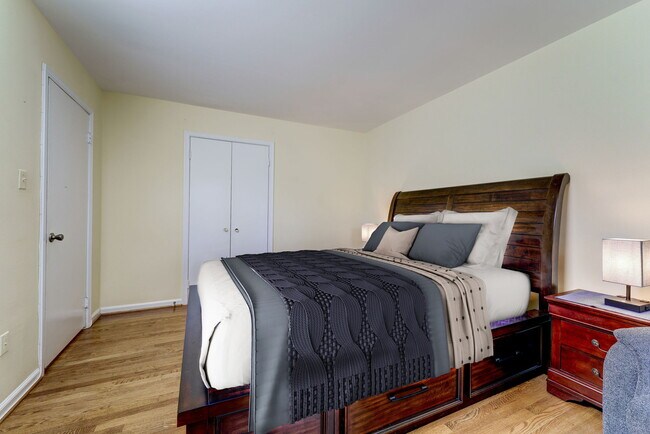 Hdwd floors in 2nd Bedroom + large closet! - 10108 Donegal Ct