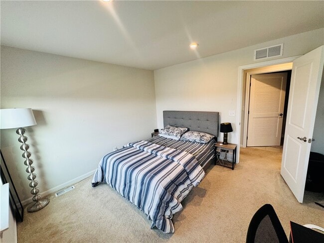 Building Photo - 6016 Ivory Dr