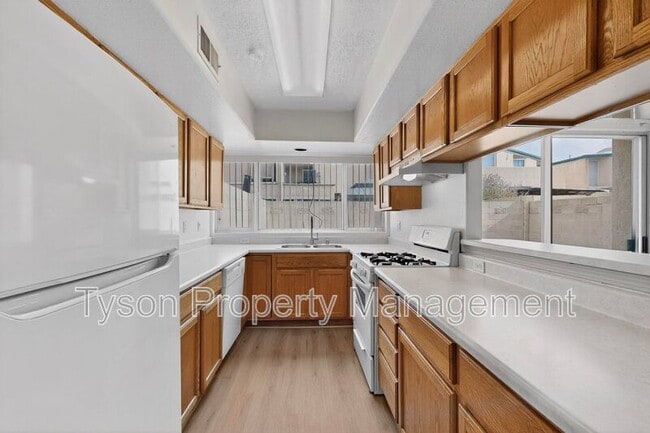 Building Photo - 1732 Del Cielo Dr NW