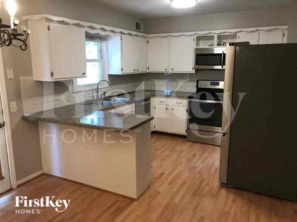 Building Photo - 9951 Parkhill St