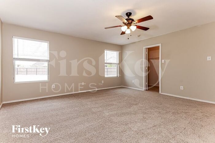 Building Photo - 229 Silver Spur Dr