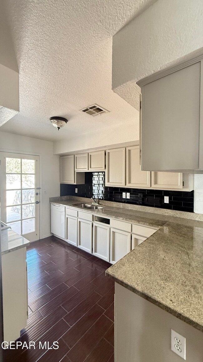 Building Photo - 11621 Marsh Mccall Way
