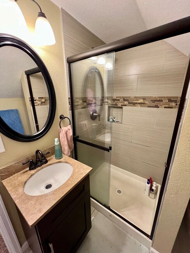 Building Photo - Santa Fe Arts District Gem, 3bed x 2 bath
