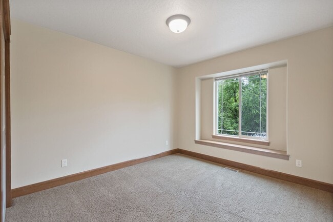 Building Photo - Whitworth Duplex
