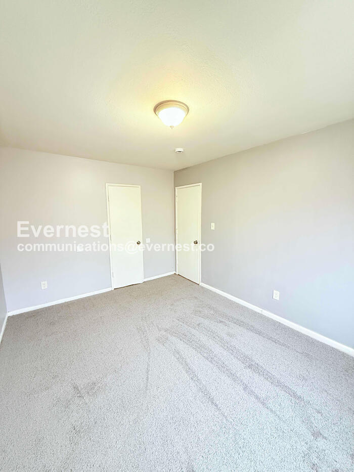 Building Photo - 18711 Schoolcraft Rd