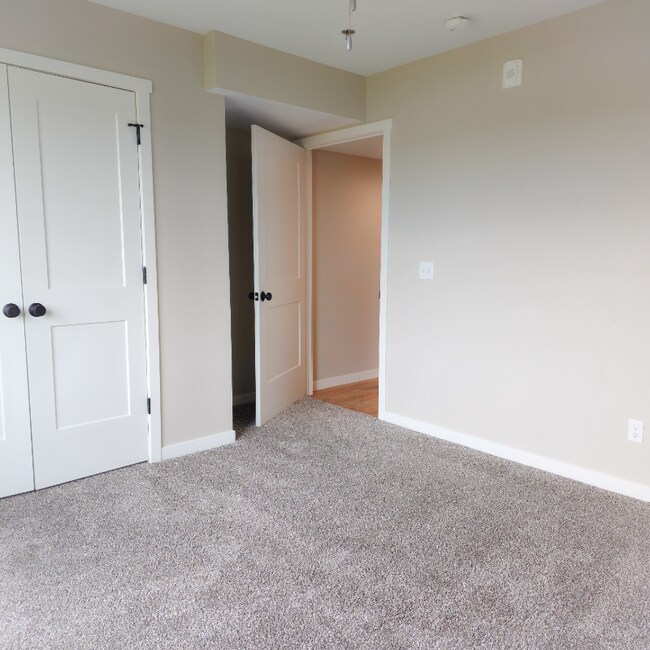 Building Photo - 7036 Crosvik Ct