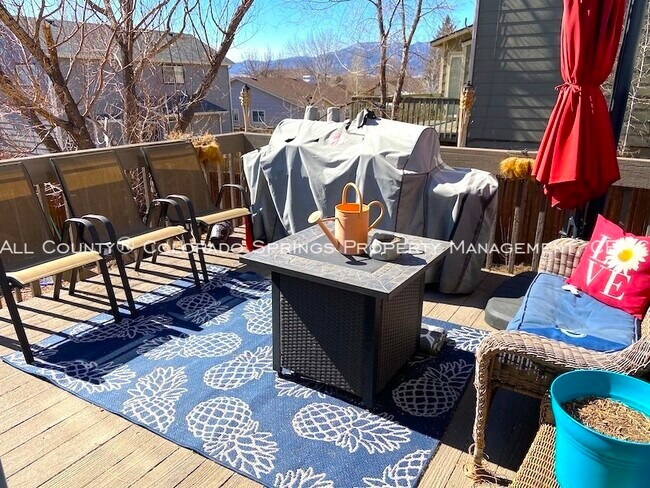 Building Photo - 5020 Wainwright Dr