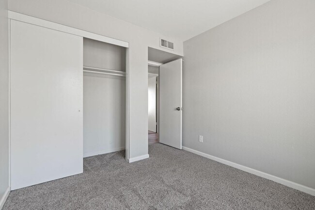 Building Photo - 15237 North 21st St