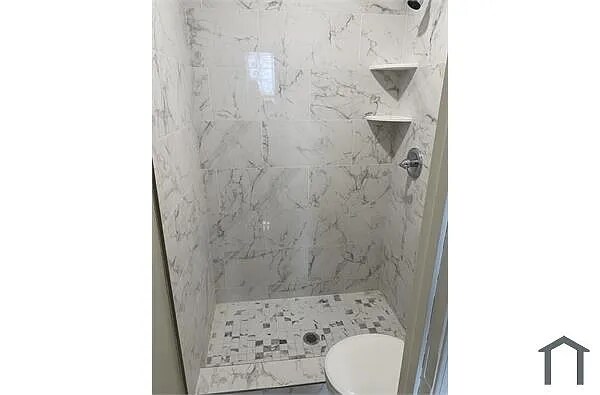 Building Photo - 2144 Bridge St