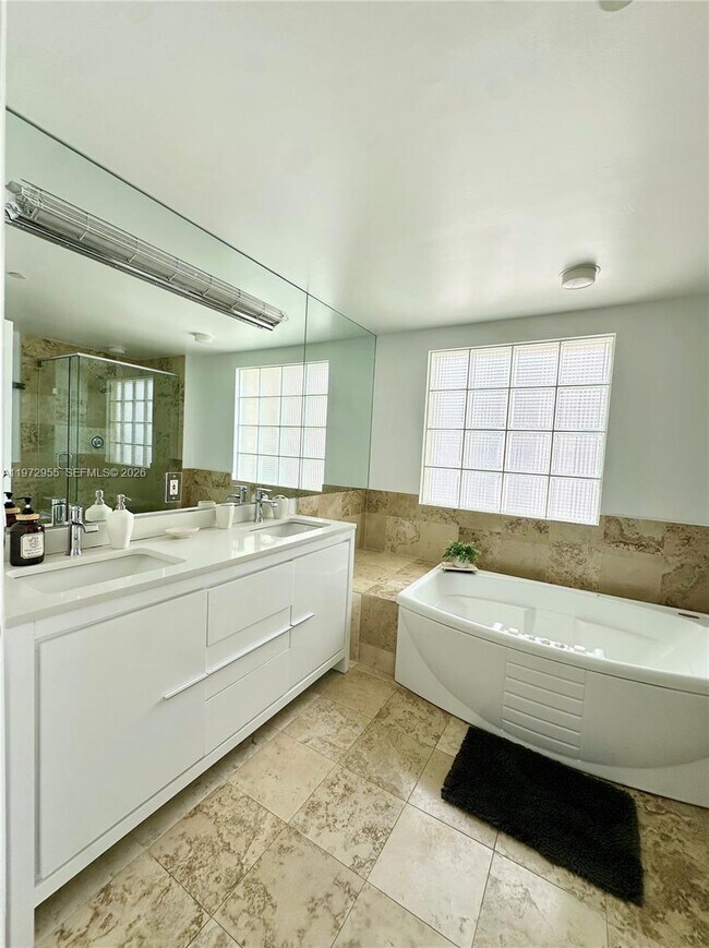 Building Photo - 1455 Ocean Dr