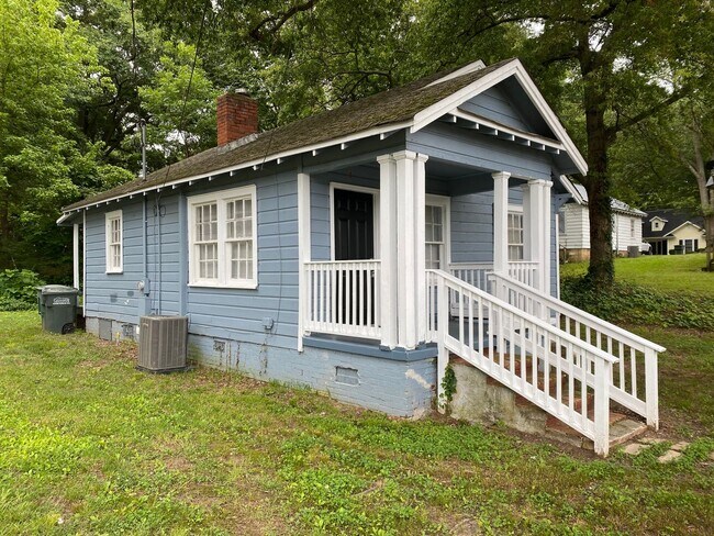 Building Photo - 818 Gibbons St