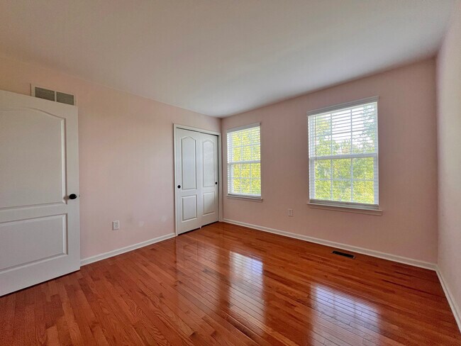 Building Photo - 4170 Bunker Hill Dr N