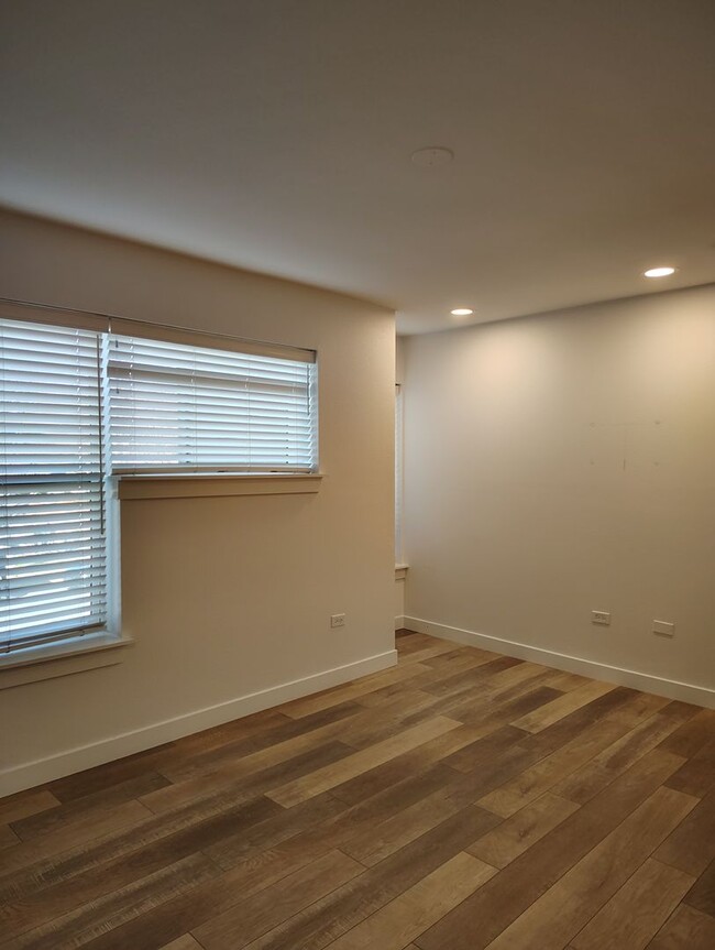 Building Photo - Gorgeous 1 Bedroom in Cherry Creek