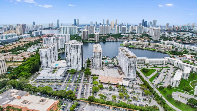 Building Photo - 18051 Biscayne Blvd