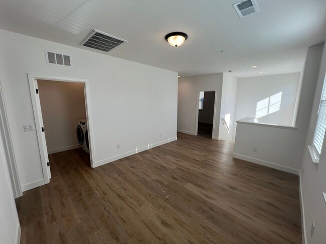 Building Photo - 4 Bed / 3 Bath | Crocker Village Home Available Now