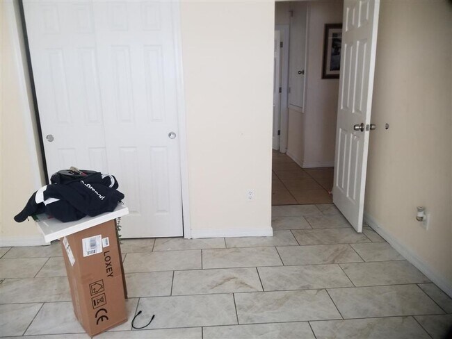 Building Photo - Move in Ready Home in Great Location