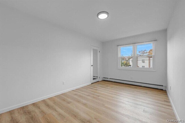 Building Photo - 54 Evergreen St