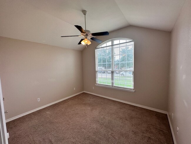 Building Photo - Gorgeous 3-Bedroom Home with Spacious Yard