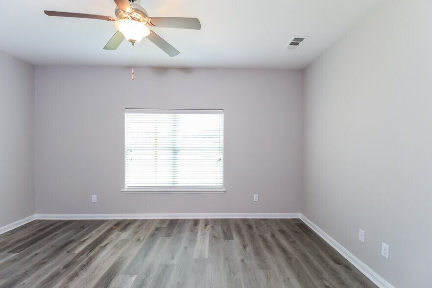 Building Photo - 900 Princewood DR
